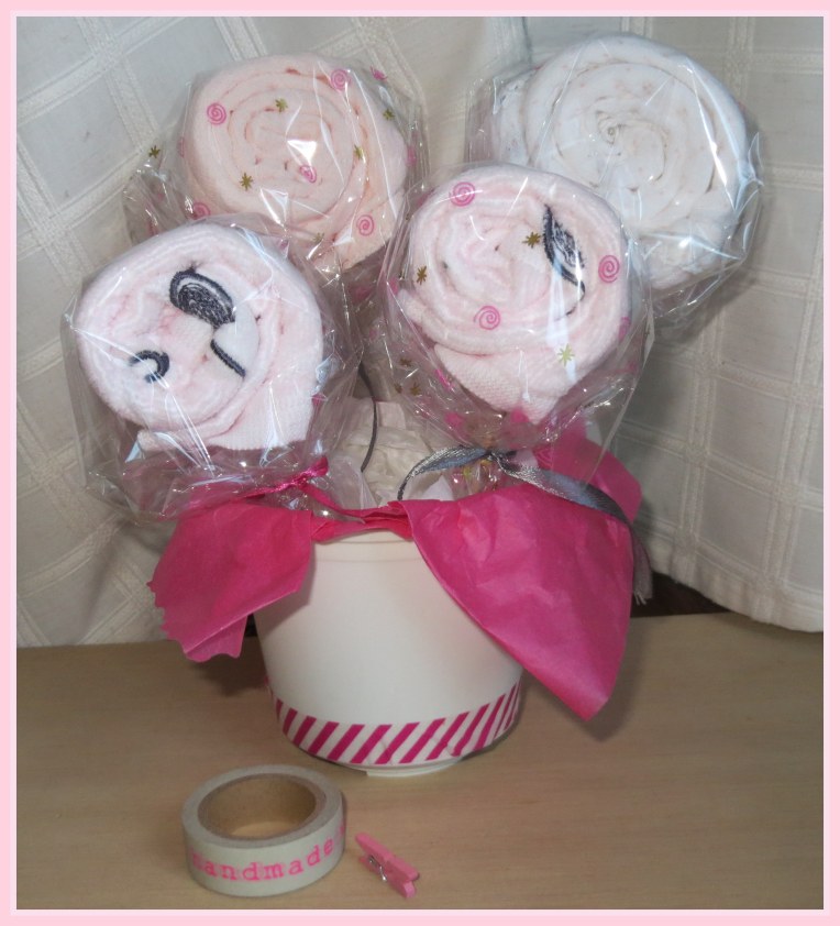 Baby Shower: Pìruletas hechas de ropitas