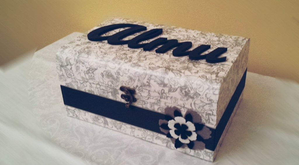 Caja de madera personalizada con nombre